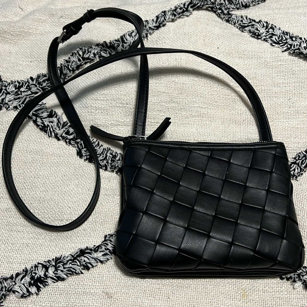 Small crossbody basketweave black bag purse 8”x6”